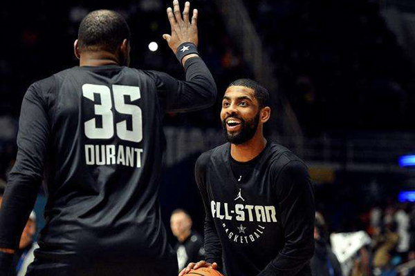 篮球比赛中 篮球比赛中