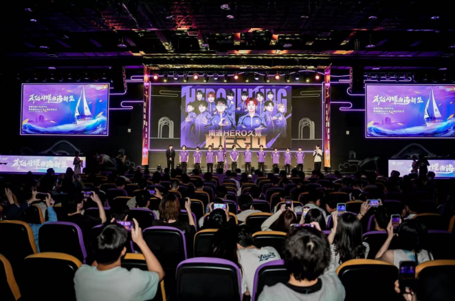 在罗斯之前，也只有5名球员的球衣被升上了芝加哥联合中心上空