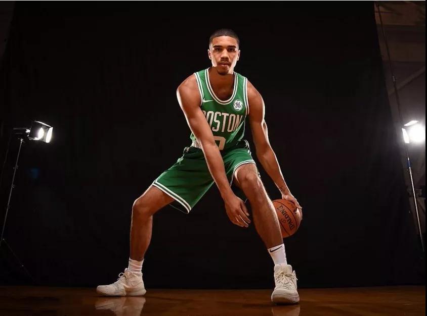 在运动员中 在运动员中